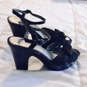 Bandolino bow high heels